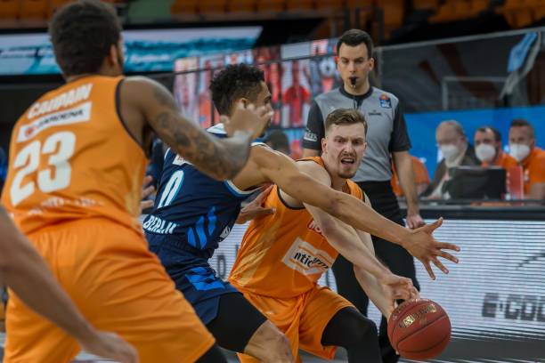 强有力的支 强有力的支